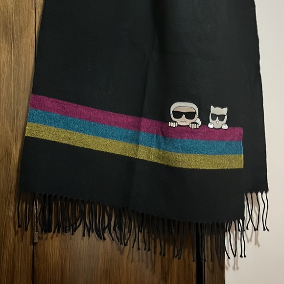 Karl Lagerfeld wrap style scarf NWOT’s - Picture 3 of 7